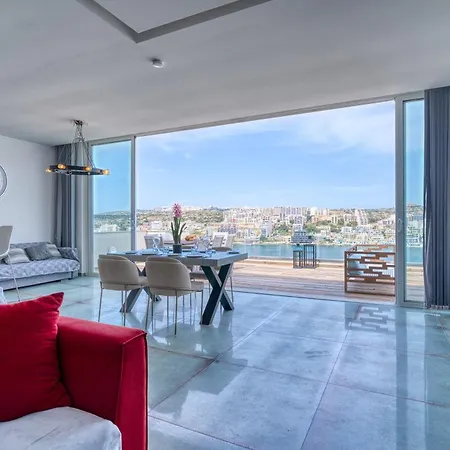 Bayview Penthouse With Seaviews - 2br Appartement