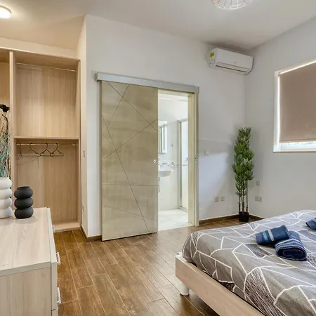Bayview Penthouse With Seaviews - 2br St. Paul's Bay