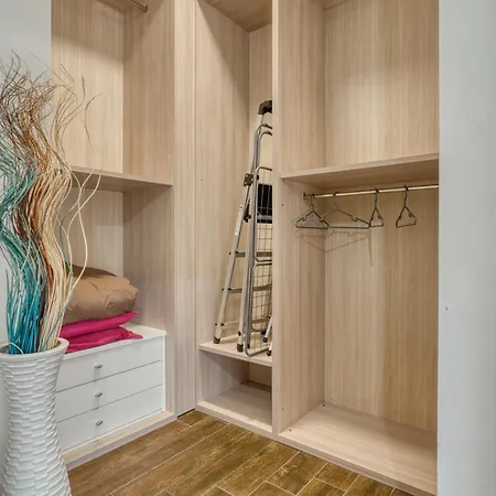 Bayview Penthouse With Seaviews - 2br *