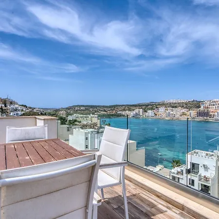 Bayview Penthouse With Seaviews - 2br