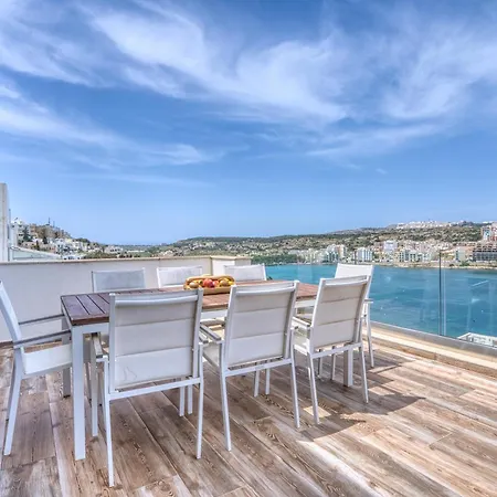 Bayview Penthouse With Seaviews - 2br Appartement