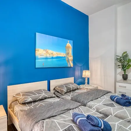 Bayview Penthouse With Seaviews - 2br Appartement *